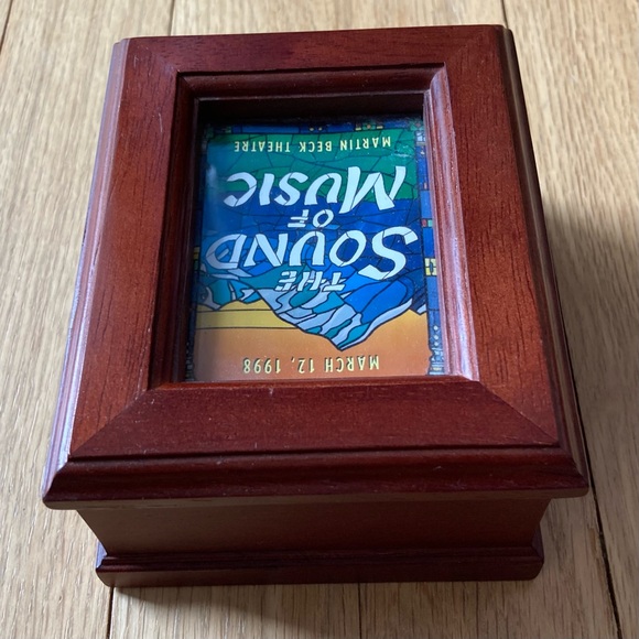 Extremely RARE Music Box “EDELWEISS”, The Sound of Music, Broadway, 1998. - Picture 10 of 12